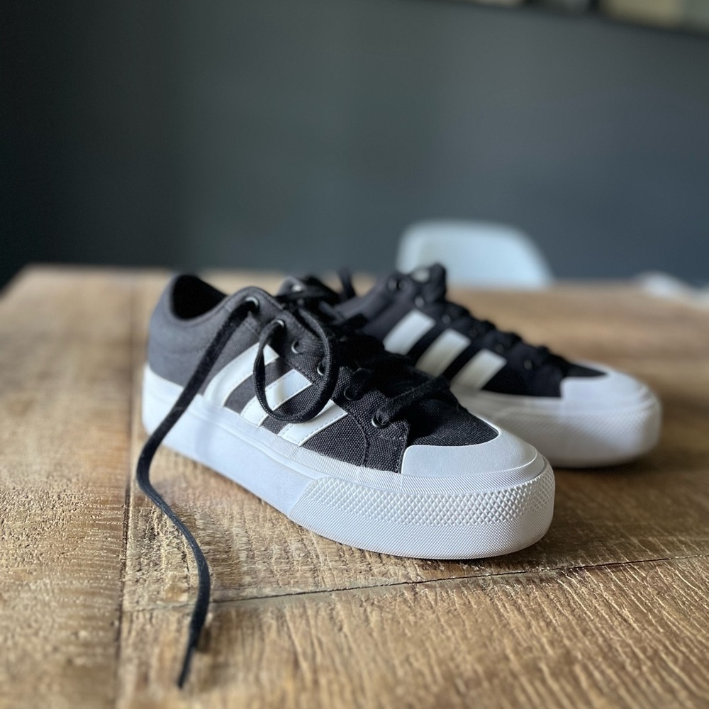 Adidas Women’s Bravada 2.0 Platform Sneaker. Size 8. Worn maybe twice. EUC